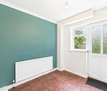 3 bedroom end of terrace house to rent - Photo 2