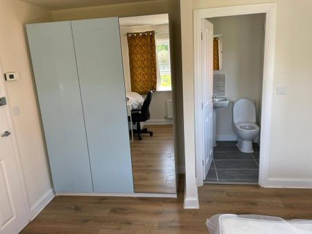 5 bedroom detached house to rent - Photo 3