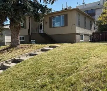 Cozy 2-Bdrm Main Floor Suite - Close to UofC/SAIT/Foothills ** 1 MO... - Photo 1