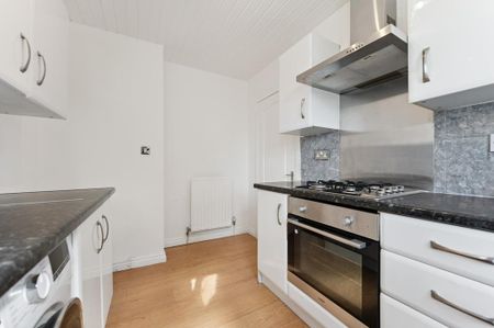 2 bedroom semi-detached house to rent - Photo 4