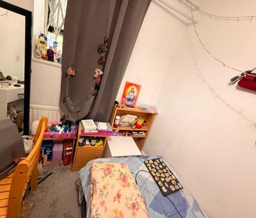 Room in a Shared House, Ivinghoe House, N7 - Photo 3