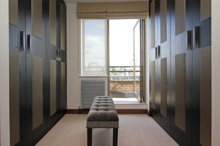 £3,500 per week (£15,166.67 per month) - Photo 2