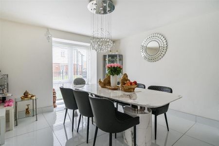5 bedroom detached house to rent - Photo 4