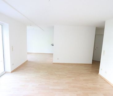 TERRASSENNEST MIT STELLPLATZ IM GRÜNEN ! - Photo 1