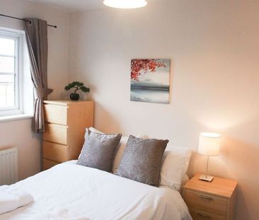 2 Bed Terraced House, Tavistock Close, LS12 - Photo 2