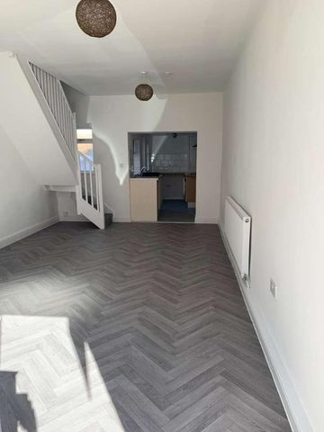 Danesbury Place, Blackpool, FY1 - Photo 3