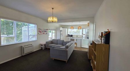 64 Athlone Crescent North, Avalon - Photo 3