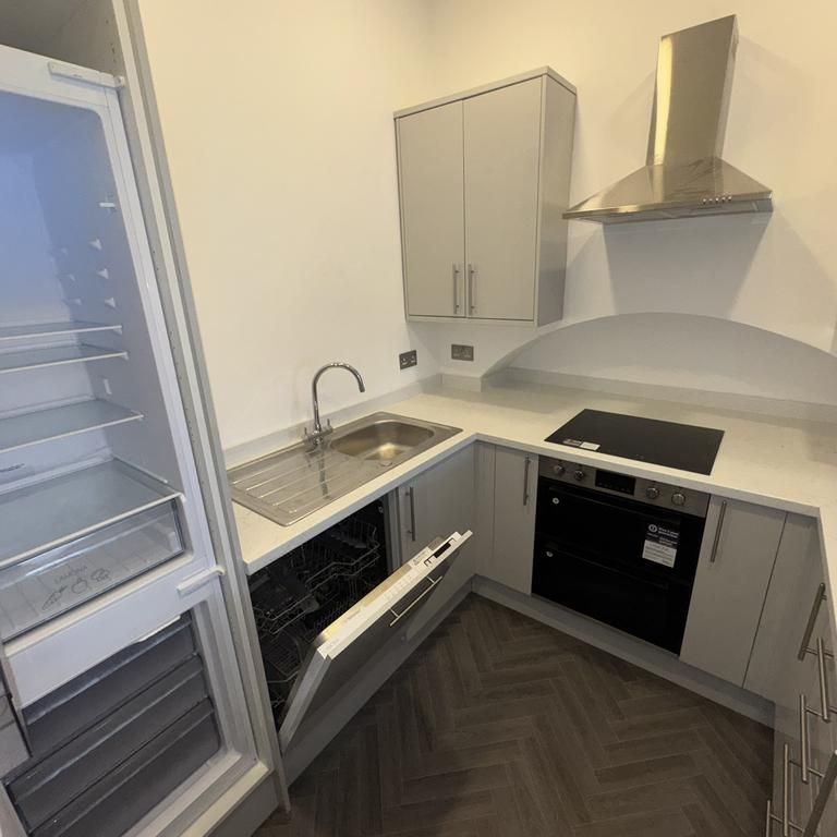 3 bedroom apartment to rent - Photo 1