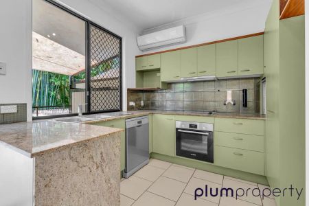 “Spacious, modern townhouse perfect for entertaining” - Photo 4