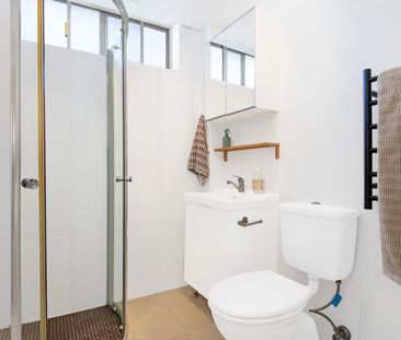 Freshwater, 2/16 Wyadra Avenue - Photo 5