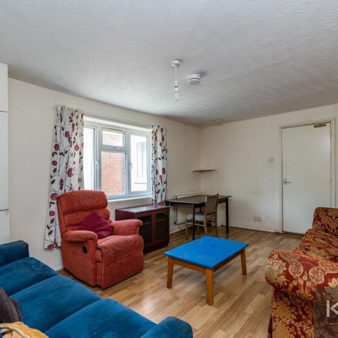 6 bedroom semi-detached house to rent - Photo 1