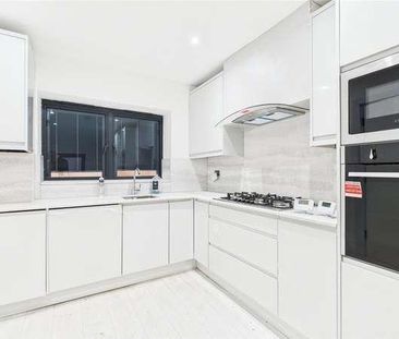 Inverclyde Gardens, Chadwell Health, Essex, RM6 - Photo 3