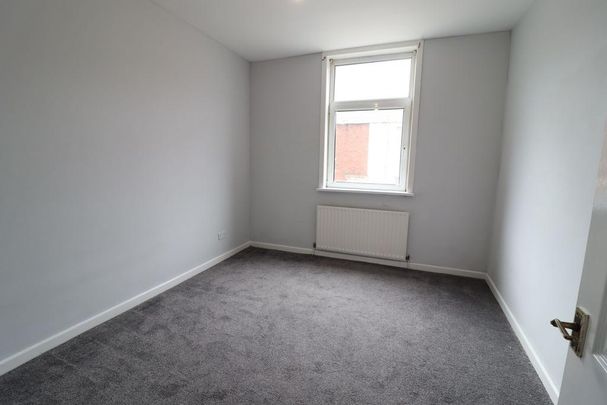 2 bedroom end of terrace house to rent - Photo 1