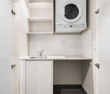 Modern 1 bedroom apartment in meridian building - Photo 2