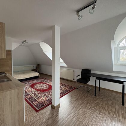 Möblierte Einraumwohnung in einer schönen Altbauvilla in Meerane - Photo 1