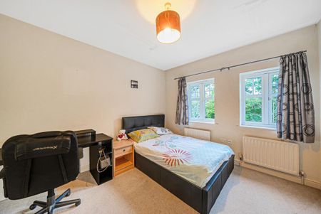 4 bedroom semi-detached house to rent - Photo 5