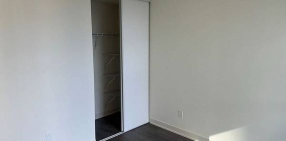 Yonge & Sheppard Bright +Spacious 1Bdrm +Den Open Concept Living Room - Photo 2