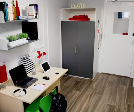 2 Bed Flat - Photo 4