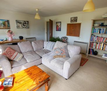 2 bedroom apartment to rent - Photo 2