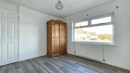 77 Pinewood Avenue, Carrickfergus, BT38 8EW - Photo 3