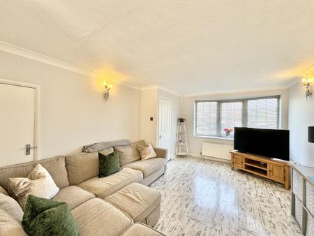 3 bedroom semi-detached house to rent - Photo 2