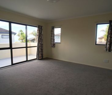 Te Atatu Peninsula-5 Bedroom Family House - Photo 1