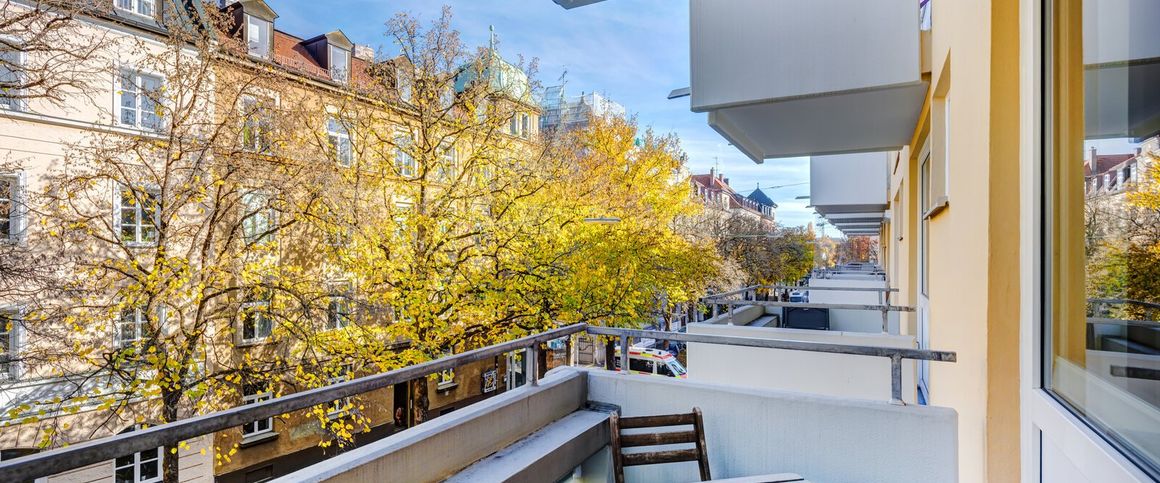 Rotkreuzplatz: colorful apartment with balcony - Photo 1