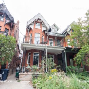 3 Bedroom Detached Home @ College & Ossington - Photo 3