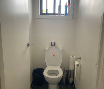 Altona Meadows - Photo 6