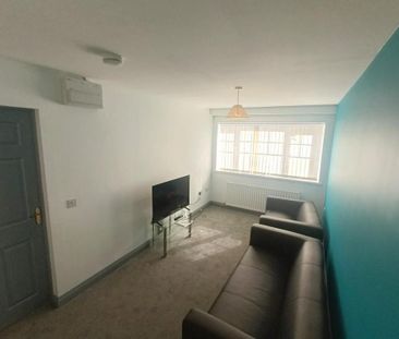 6 bedroom end of terrace house to rent - Photo 2