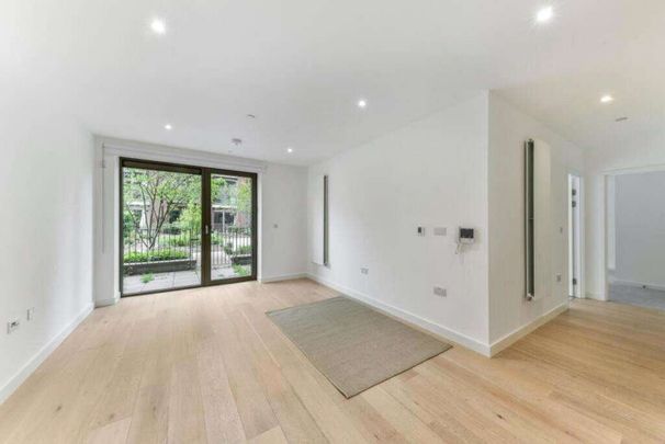 Savills are delighted to present this stunning two bedroom two bathroom apartment located on the second floor of a new-build development. - Photo 1