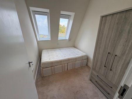 3 bedroom flat to rent - Photo 5