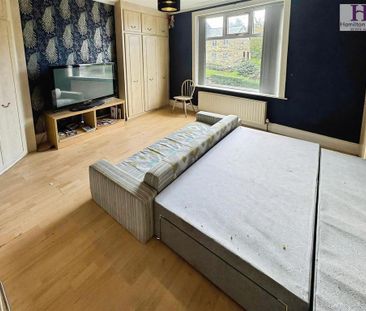 4 bedroom end of terrace house to rent - Photo 6