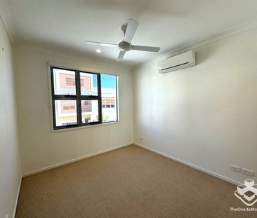 Bright and Roomy Waterfront Townhouse in Emerald Lakes - Photo 5