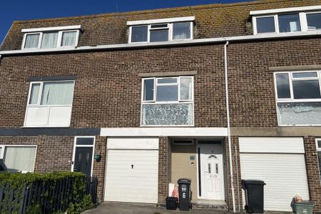4 bedroom terraced house to rent - Photo 2