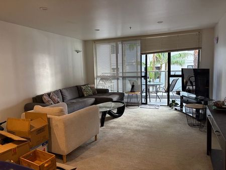 Beachfront Apartment - 2 Large Bedrooms - Photo 4