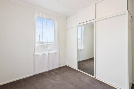 Modern Family Home - Photo 4