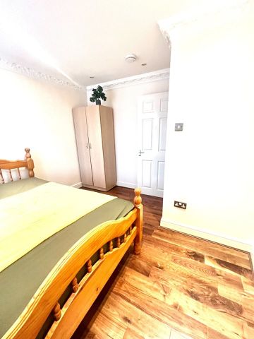 Room in a Shared Flat, Stunning Double Room In North Greenw, SE10 - Photo 3