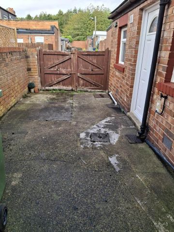 3 bedroom terraced house to rent - Photo 3