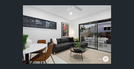 Exceptionally Spacious Townhouse - 3 Bed + study with premium finishes - Photo 3