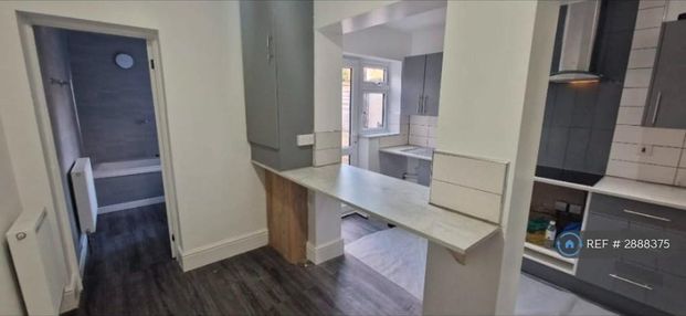 4 bedroom terraced house to rent - Photo 1