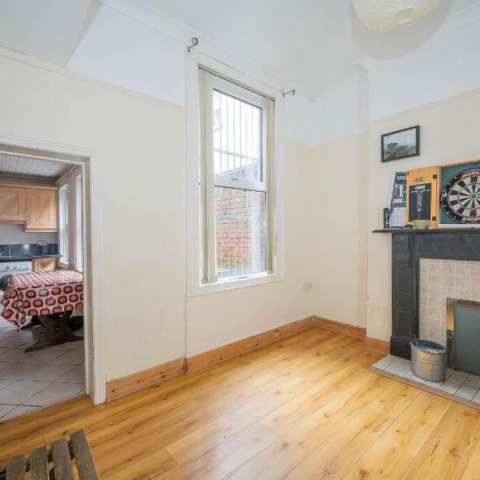 1 Wellington Park Avenue, Belfast, BT9 6DT - Photo 1