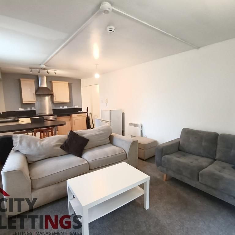 2 bedroom ground floor flat to rent - Photo 1