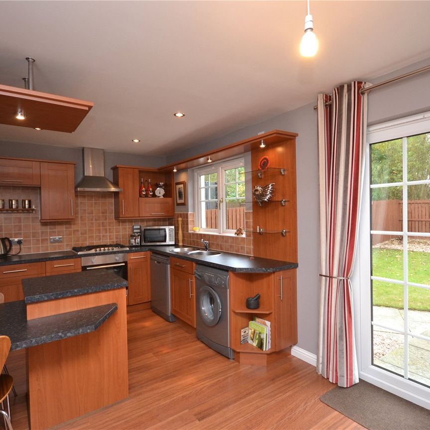 4 bedroom detached house to rent - Photo 1