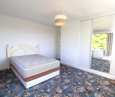 3 bedroom flat to rent - Photo 5