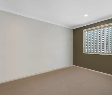 Spacious Townhome with 2 Car Garage - Photo 3
