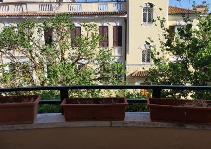 Parioli-Piazza delle Muse: Restored 3 bedroom, 3 Bath, spacious living, kitchen, balcony, near park, master bed & 2 single bedrooms. Ref 1045