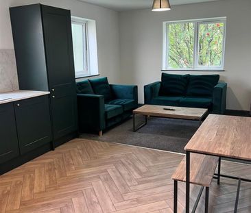 5 bedroom Student Flat to rent in Medburn House, Barker Street, Shi... - Photo 3