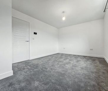 2 bedroom end of terrace house to rent - Photo 3