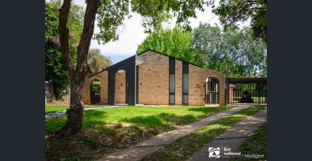 Stylish Family Home Backing onto Reserve - Photo 5